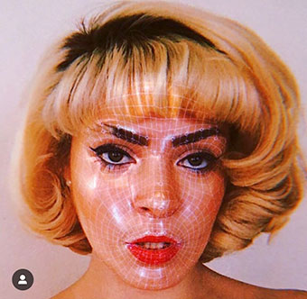 obličejová maska ​​na příbězích Instagramu