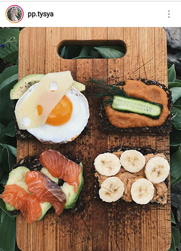letní fotografické nápady pro instagram jíst sendviče