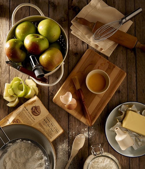 Podzimní fotografické nápady pro Instagram - rozvržení jablek v kuchyni