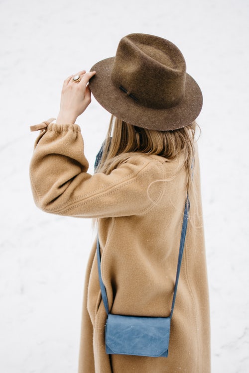 podzimní fotografické nápady pro instagram - dívka v klobouku