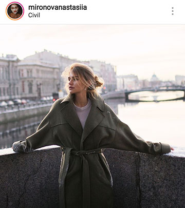 podzimní fotografické nápady pro instagram - dívka na mostě v kabátě
