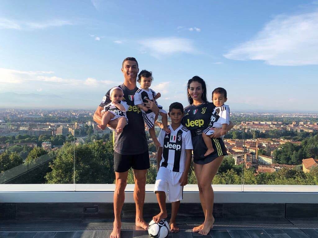 Cristiano Ronaldo se svou rodinou Instagramů