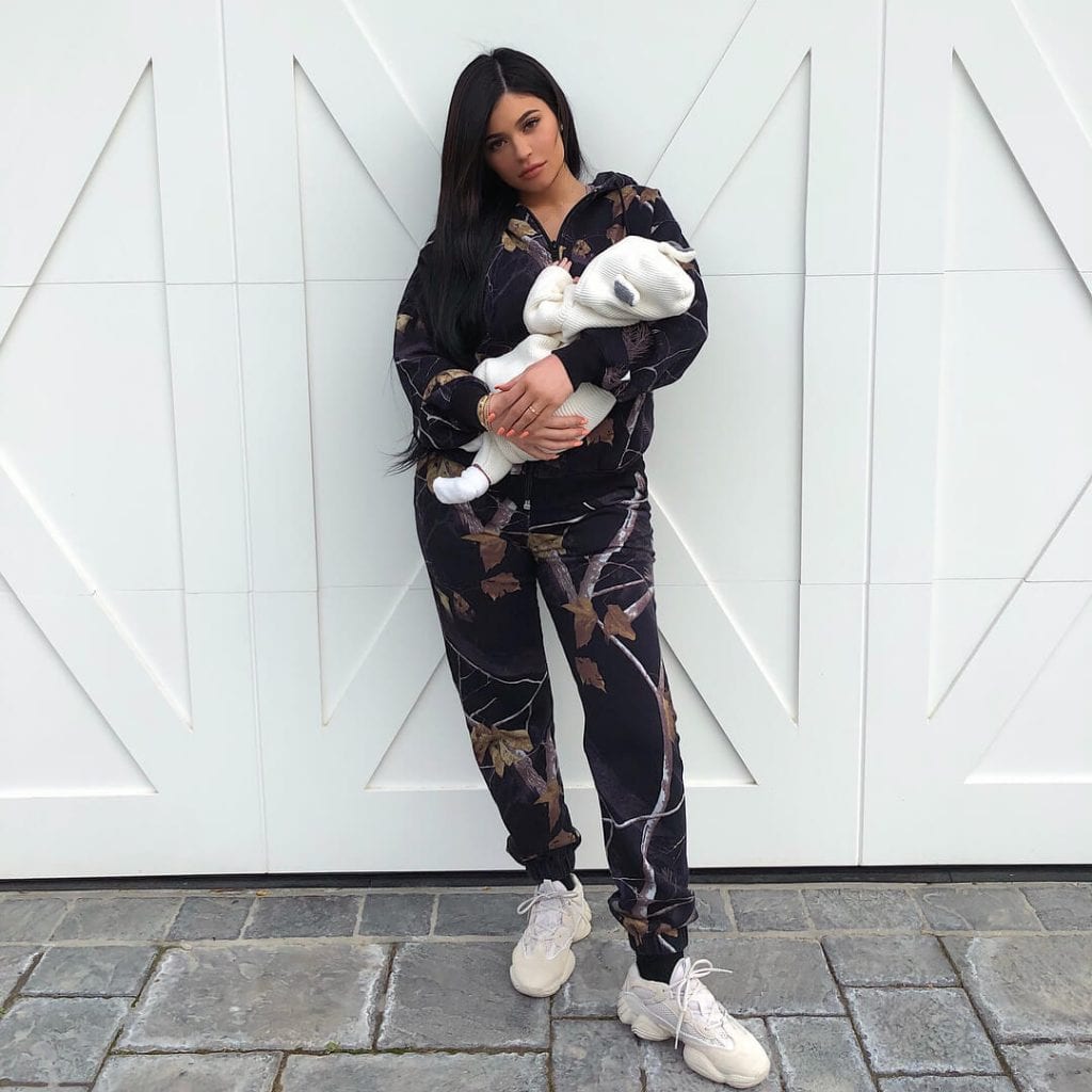 Kylie Jennerová s dcerou, která obrátila Instagram měsíc